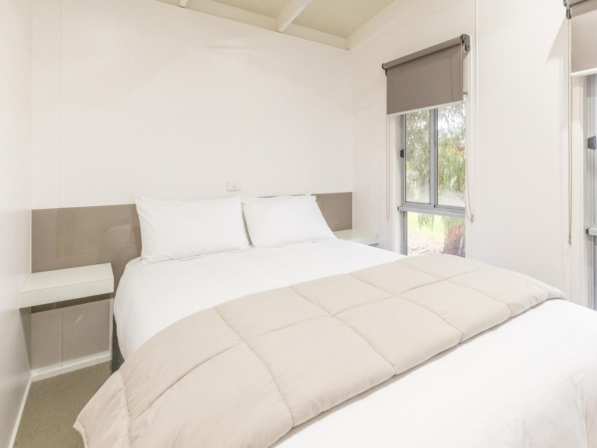 Nrma Warrnambool Riverside Holiday Park Room photo