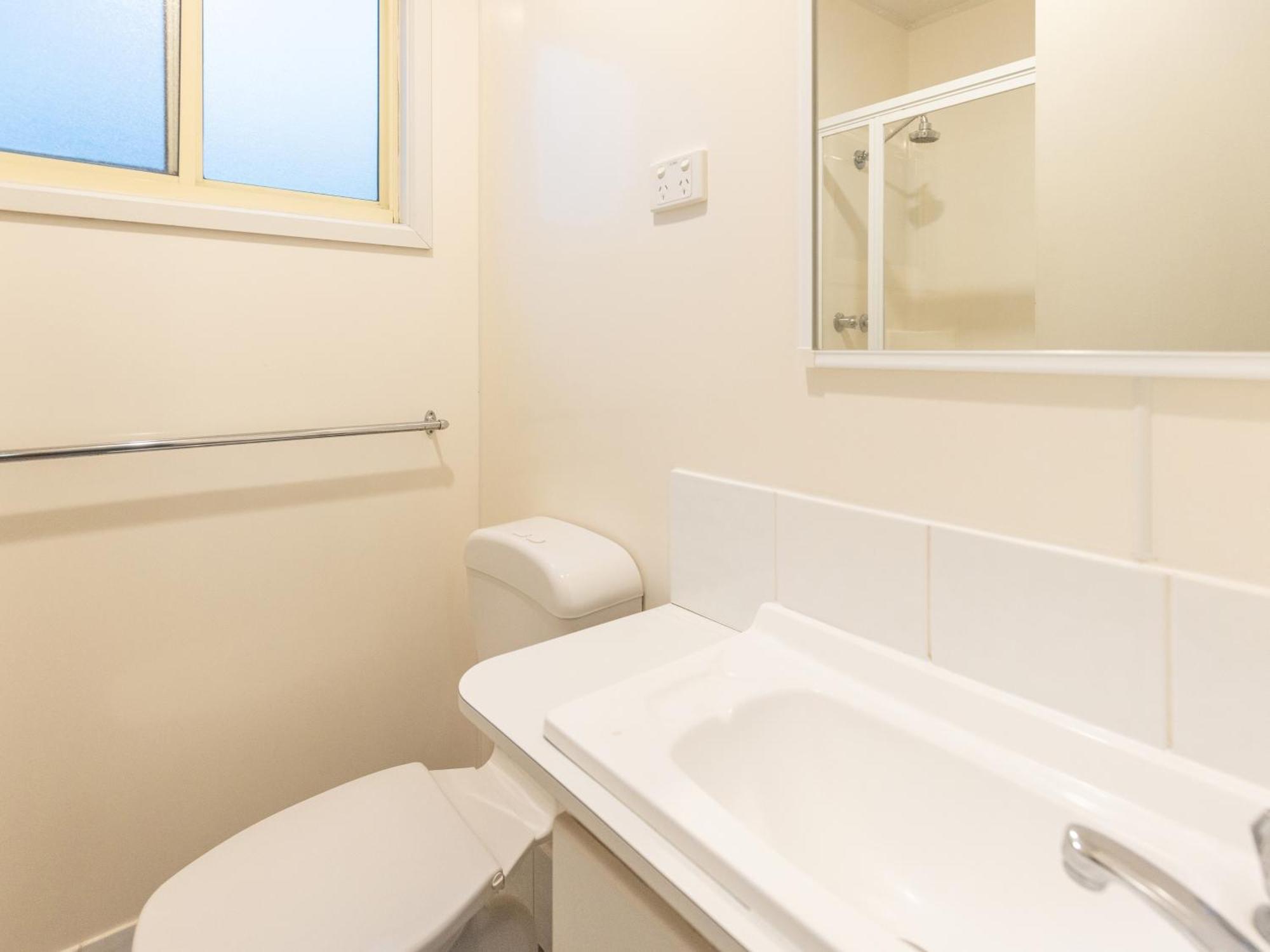 Nrma Warrnambool Riverside Holiday Park Room photo