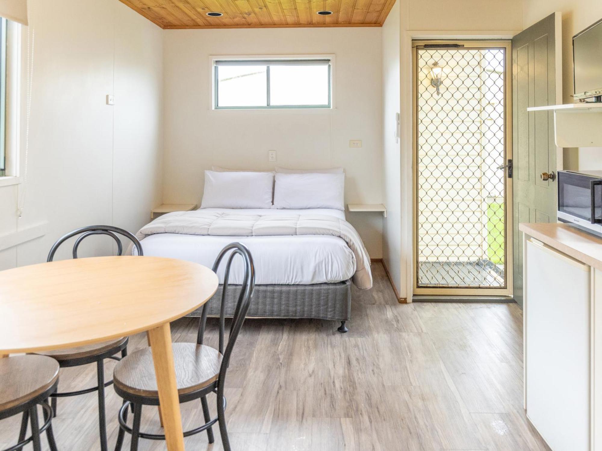 Nrma Warrnambool Riverside Holiday Park Room photo