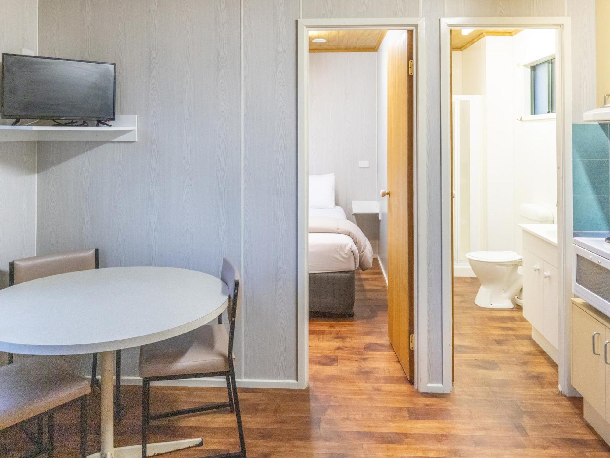Nrma Warrnambool Riverside Holiday Park Room photo