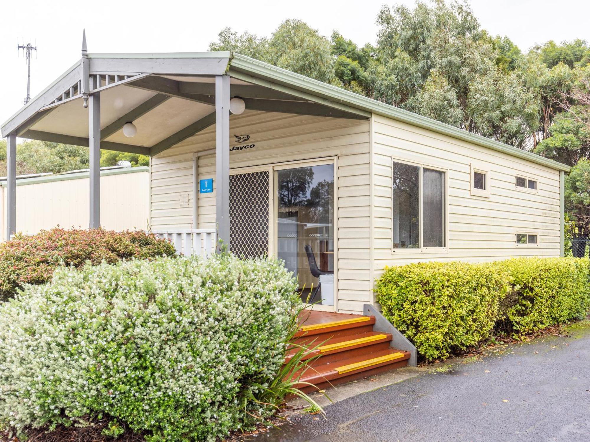 Nrma Warrnambool Riverside Holiday Park Room photo